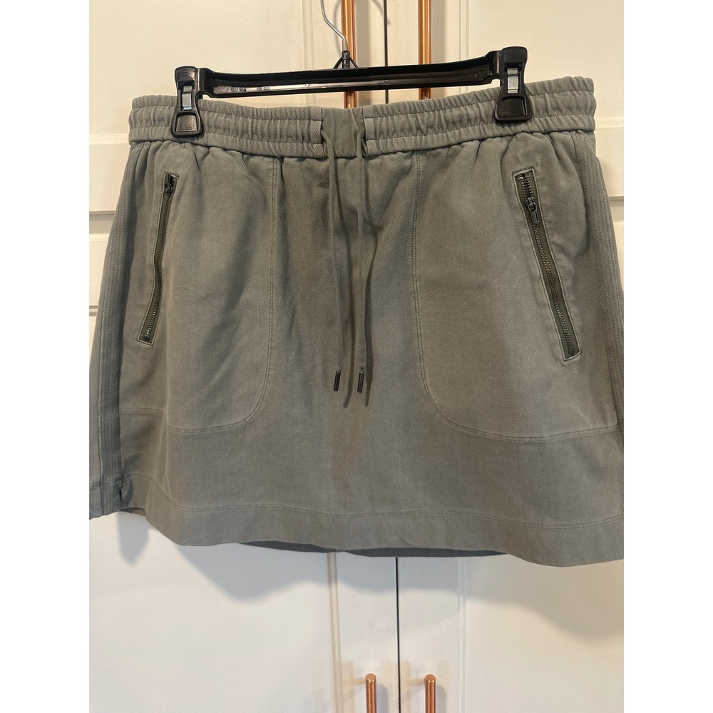 Athleta Womens Sage Green Athleisure Mini Skirt Size 12 casual pickleball pocket